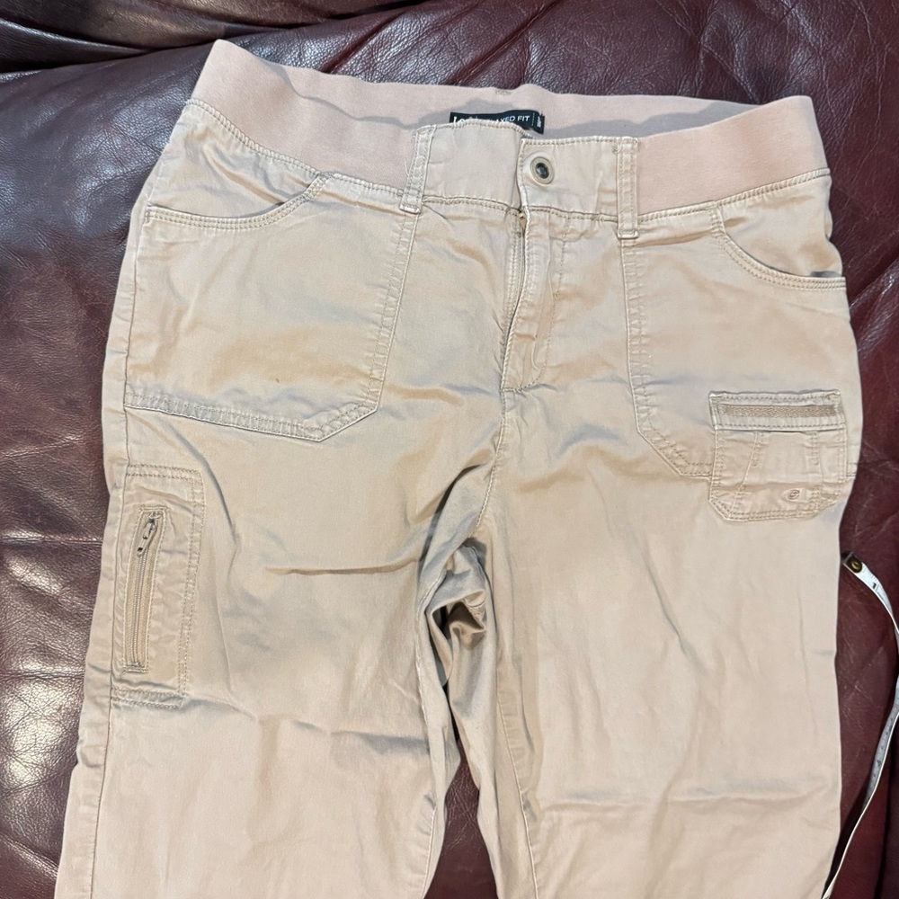 Lee capri in the perfect khaki